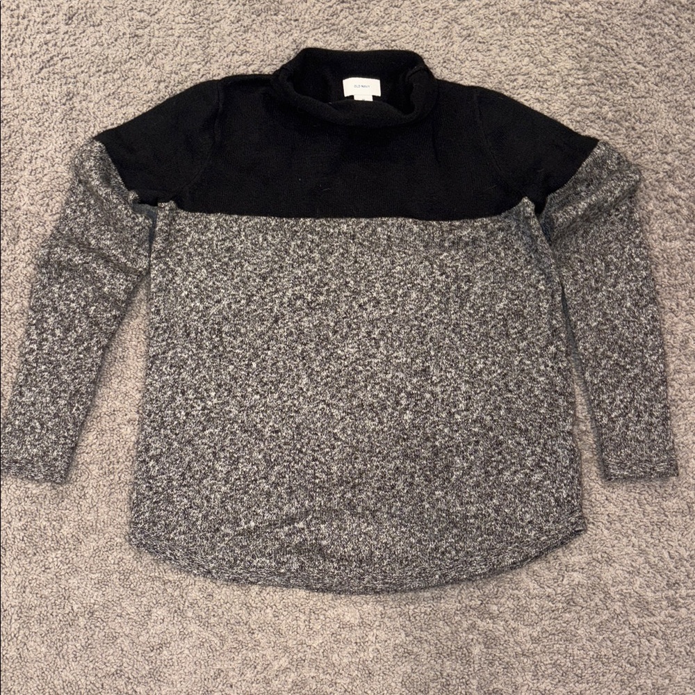 Old Navy Black and Gray Knit Sweater